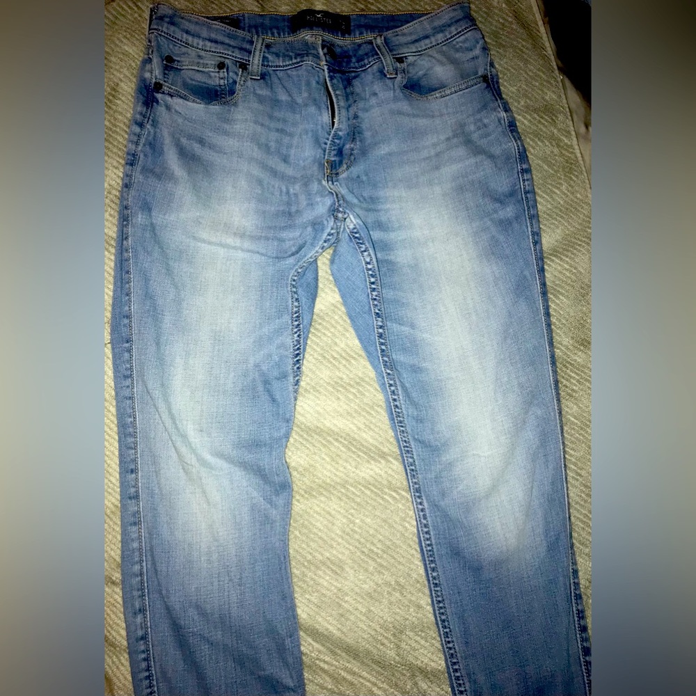 Hollister Light Wash Extreme Skinny Jeans. Size 34x40. Excellent Condition.